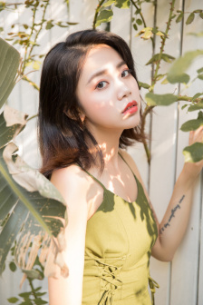 比基尼美女